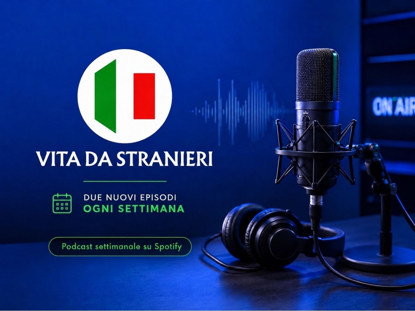 Immagine scura di un microfono e delle cuffie utilizzate per il podcast di Vita da Stranieri